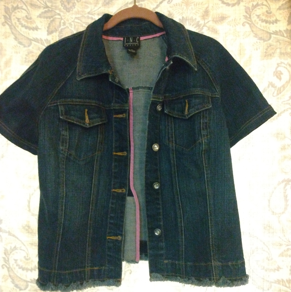 Petite medium I N.C stretch and fitted shirt sleeve jean jacket